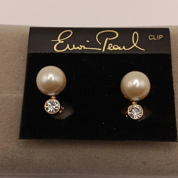 Vintage ErwinPearl faux pearl and Crystal Stud Clip- on Gold-toned Earrings - Picture 3 of 9
